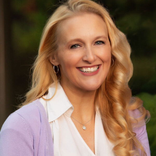 Becky maccredie headshot