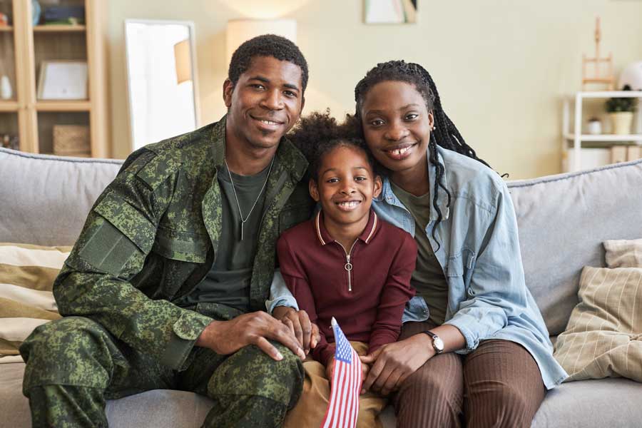 family-portrait-featuring-soldier-in-military-camo