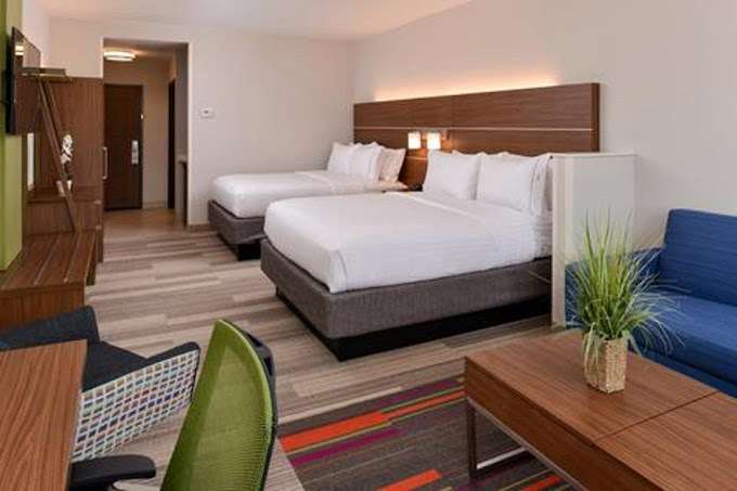 Holiday Inn Express & Suites Taylors