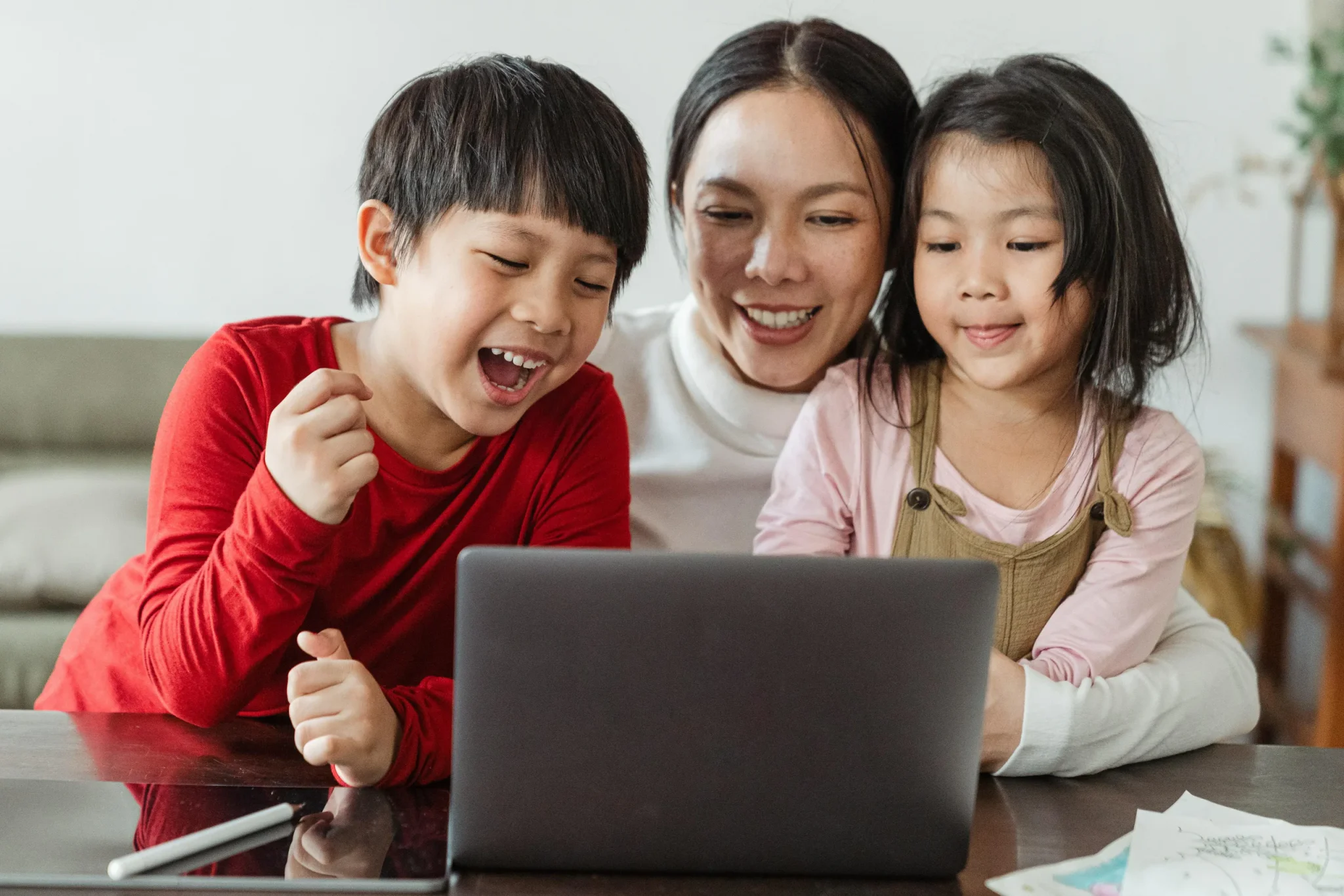 Woman and her children in front of laptop