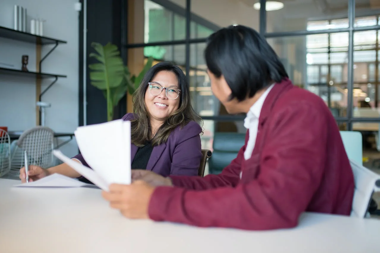 A Woman and man talking Great Home School Convensions