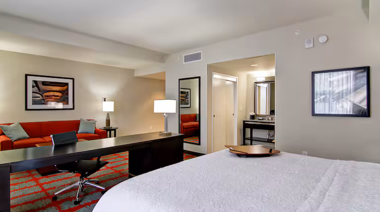 Hampton Inn & Suites Cincinnati Downtown