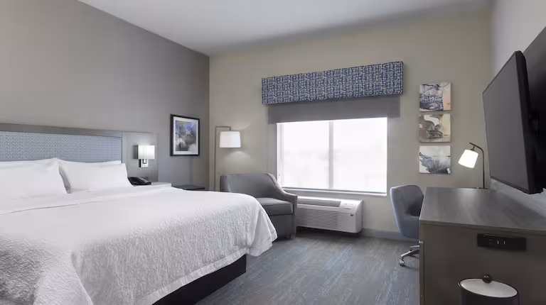 Hampton Inn and Suites St. Charles Old Towne